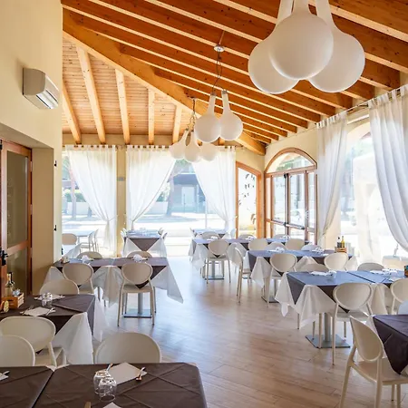 Airone Bianco Village Apart Otel 4*