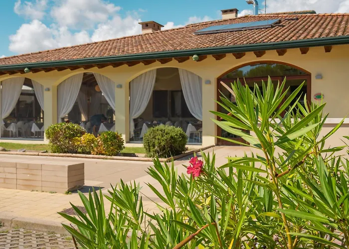 Airone Bianco Village Aparthotel 4*