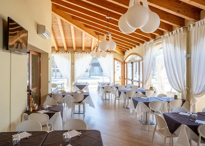 Airone Bianco Village Aparthotel 4*