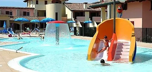 Airone Bianco Village Aparthotel 4*