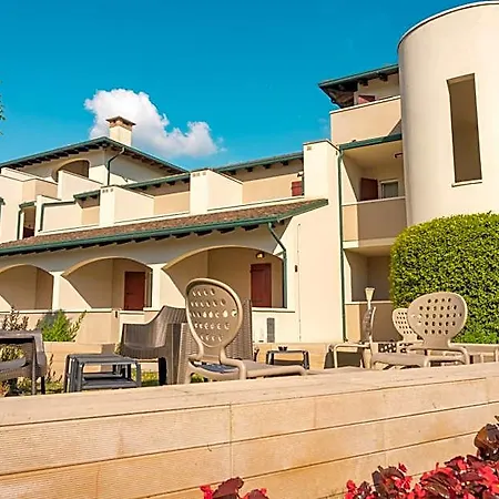 Airone Bianco Village מלון דירות 4*